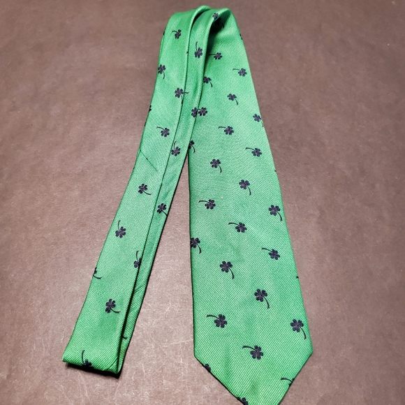 Green Shamrock Geometric Tie - Picture 2 of 5